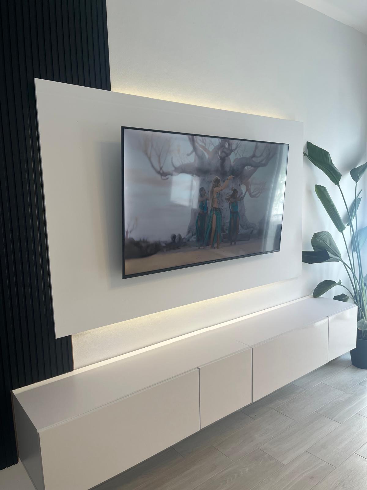 Iluminación led indirecta en mueble de televisión